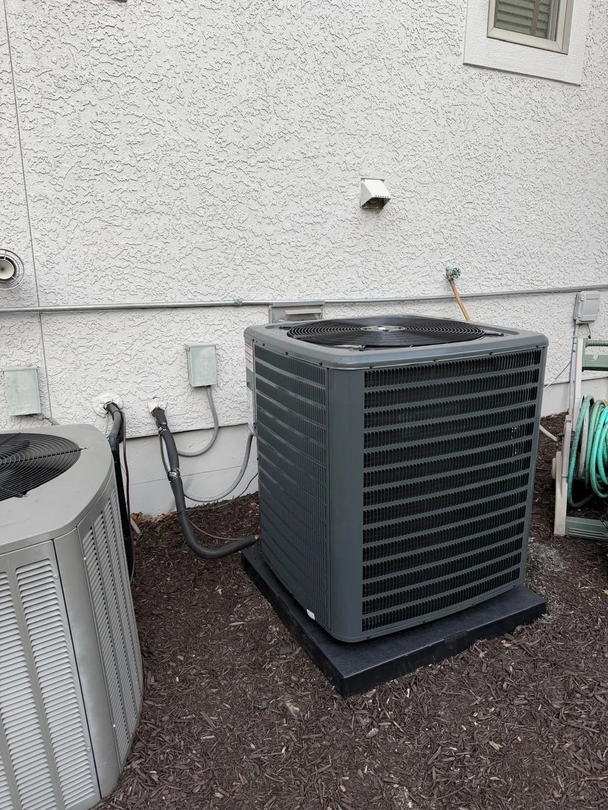 Standard top-discharge condenser unit installation